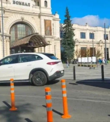 У вокзала Львова столбики парализовали проезд: не ходят автобусы