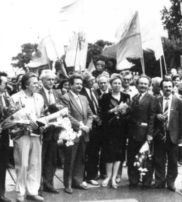 «Без слез не прочитаешь». В 1990-м коммунисты пытались протолкнуть «пустую» Декларацию о государственном суверенитете — Стецькив