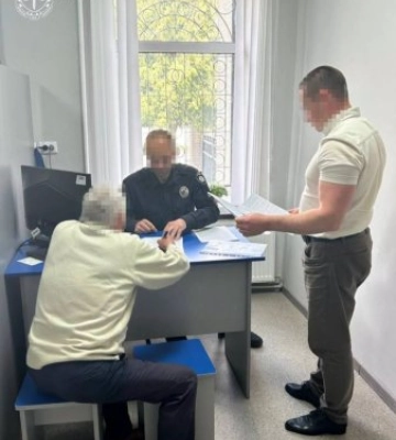 82-річний дід розбещував і ґвалтував 10-річну дівчинку