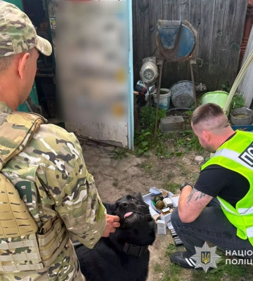 Поліцейські Тернопільщини вилучили у  жителя Чортківського району бойові гранати та набої