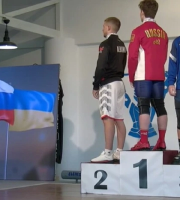 Український важкоатлет відвернувся від прапора РФ на церемонії нагородження Чемпіонату Європи U17