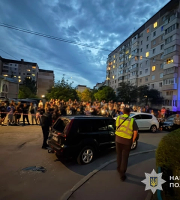 В Тернополе произошла массовая стычка между гражданскими и ТЦК: люди разгромили авто, есть пострадавшие 