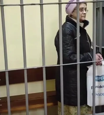 15 лет за донаты ВСУ: пенсионерка из Токмака спела в российском суде песню «Рідна мати моя»