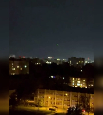 "Это НЛО?": во Львове заметили пролет загадочного объекта в небе — что об этом известно (видео)