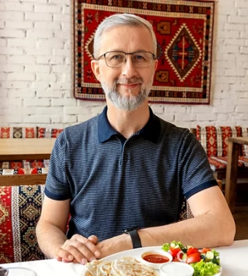 «Число российских туристов не уменьшается». Посол Украины в Турции — о позиции Анкары по России, отношении к украинцам и фраппе, который пьет Эрдоган