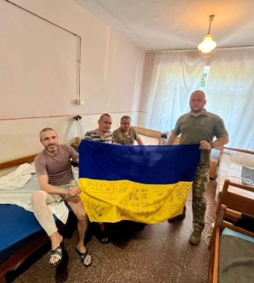Представники ЦВС відвідали поранених військових у лікарні Хуста