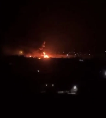 В Луганске после атаки дронов раздался мощный взрыв и началась детонация