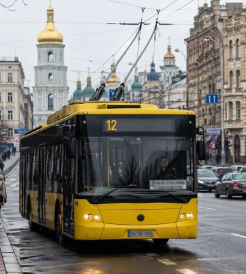 У Києві чотири тролейбуси змінили маршрути через перекриття вулиці Гетьмана