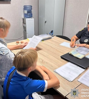 У Первомайську двоє дітей залили чужу квартиру вогнегасником заради «трендів» — батьків притягнули до відповідальності