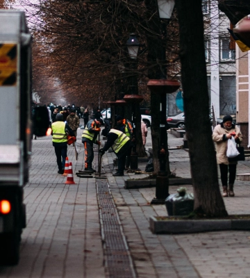 Працівники комунальних підприємств Львова переходять до приватників через бронювання, – Садовий
