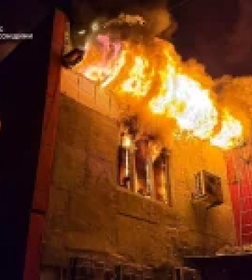 У Херсоні рятувальники загасили пожежі після нічних атак російських FPV-дронів