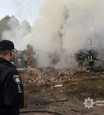 У Чернігові внаслідок удару ворожого безпілотника загинули жінка та маленька дитина