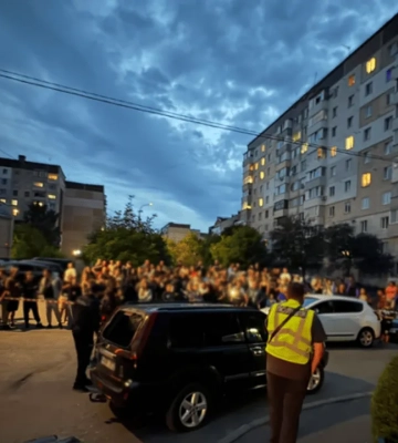 В Тернополе группа людей напала на авто ТЦК: военный в больнице