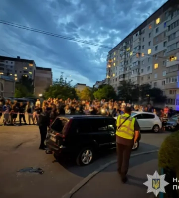 Группа людей напала на автомобиль сотрудников ТЦК в Тернополе: есть пострадавший