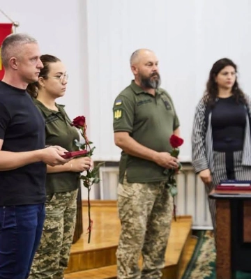 У Луцьку посмертні нагороди полеглих воїнів вручили їхнім рідним