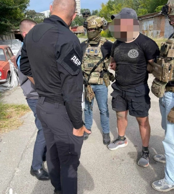 У Харкові військовий намагався за 11 тисяч доларів продати гранатомети