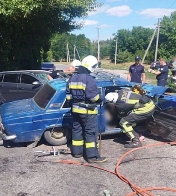 Смертельна аварія на Київщині: водій ВАЗ загинув після лобового зіткнення