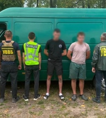 Схованка серед ящиків і матрац для Дністра: на Вінниччині затримали переправників за $11 000. ФОТОрепортаж