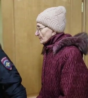 Засуджена окупантами на 15 років за допомогу ЗСУ 70-річна українка Світлана Лой співає у залі суду "Пісню про рушник". ВIДЕО