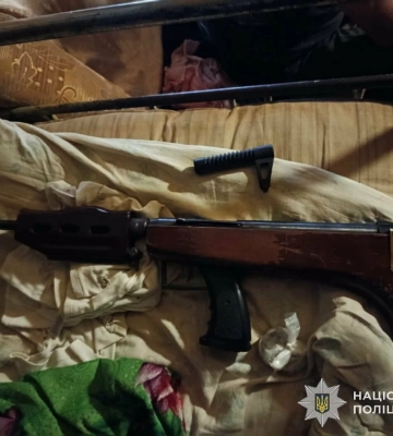 Зберігав удома гвинтівку та десятки патронів: на Львівщині чоловіку загрожує до 7 років тюрми, - ФОТО
