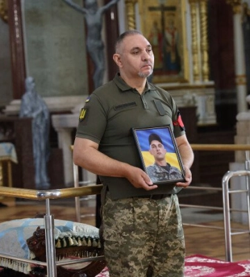 У Луцьку в останню дорогу провели Героя Володимира Клименка
