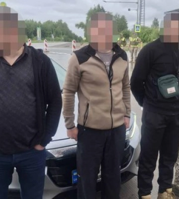 За $3,5 тис. допомагав військовозобов’язаним тікати до Білорусі: на Житомирщині судитимуть експоліцейського, - ДБР. ФОТОрепортаж