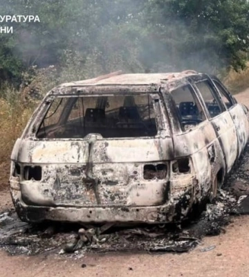 Російський безпілотник атакував селище на Харківщині — троє постраждалих (, )