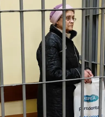 15 лет за переводы в пользу ВСУ: в Москве 70-летняя украинка перед оглашением приговора спела “Песню о рушнике”