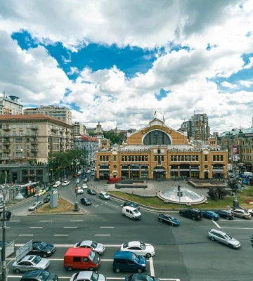 Більше не доведеться спускатися у "Метроград" - у Києві на Бессарабській площі облаштують шість нових наземних переходів