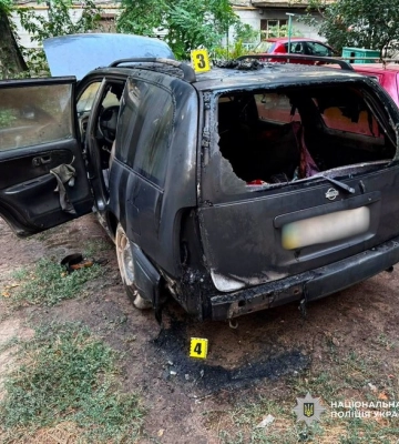 Одеські поліцейські викрили зловмисника, який у центрі міста підпалив чужу автівку
