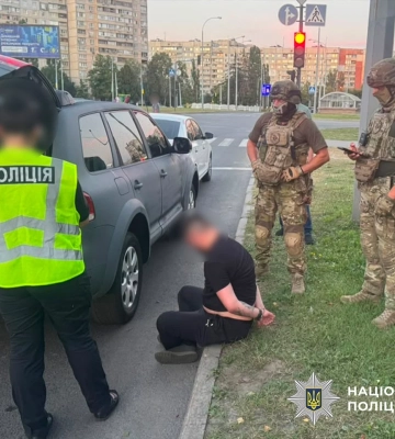 На Харківщині затримали військовослужбовця за 20 000 доларів неправомірної вигоди