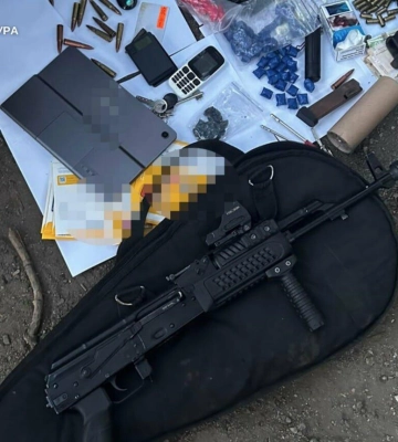 Квартира з наркотиками та зброєю: у Дніпрі викрили оптовий канал
