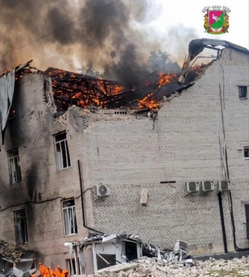 Рашисти двічі вдарили по бізнес-центру у Лозовій на Харківщині