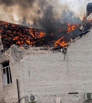 Рашисты дважды ударили по бизнес-центру в Лозовой Харьковской области