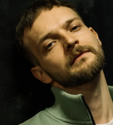 «Мабуть, цих місць уже й не існує». Актор Павло Шпегун поділився теплими спогадами про Маріуполь