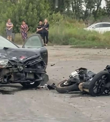 В Подгородном столкнулись Opel и мотоцикл, есть пострадавший