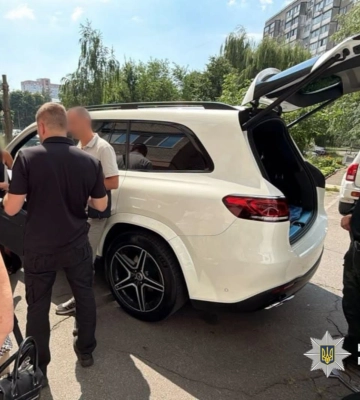 На Київщині затримано шахрая, який за підробленими документами намагався продати чужий будинок