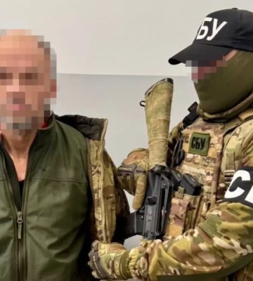 Угрожал автоматом женщинам, которые заготавливали дрова: российского военнослужащего приговорили к 10 годам лишения свободы в Купянске