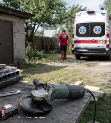 Кривава НП на Хустщині: 25-річний юнак дивом вижив після жахливого інциденту з болгаркою