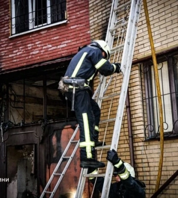 Російський дрон влетів у балкон багатоповерхівки Харкова: є постраждалий
