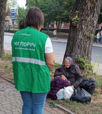 У Львові щодня працює соціальний патруль: як викликати допомогу для людини без дому