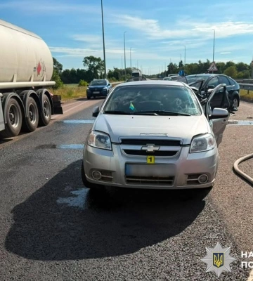 На Кореччині зіткнулися Ford і Chevrolet: обидва водії травмувалися, один у реанімації