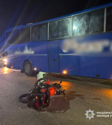 На трасі Одеса – Рені мопед зіткнувся з пасажирським автобусом, травмувався підліток