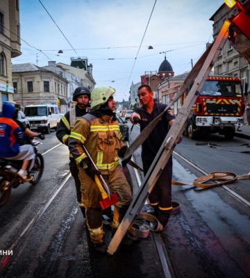 Пожежа в офісній будівлі Харкова: рятувальники ліквідували вогонь опівночі