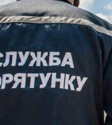 У Миколаєві рятувальники загасили дві пожежі та допомогли літній людині
