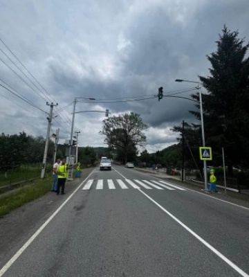 Увага, водії! На жвавій трасі під Ужгородом запрацювали нові світлофорні об'єкти