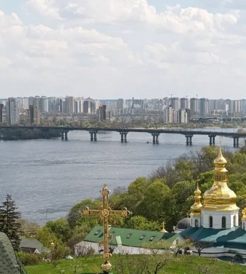 Реактивные "Шахеды" массированно атакуют Киев: над центром поднимается дым