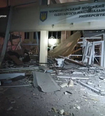Атака РФ повредила 16-этажку и учебное заведение в Одессе: погибших нет