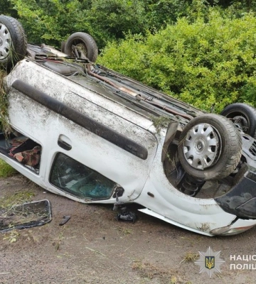На Львівщині у ДТП постраждала пасажирка автомобіля та троє дітей (ФОТО)