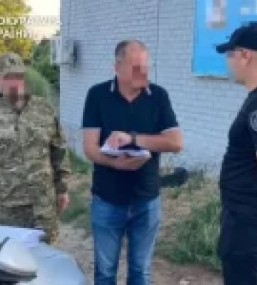 Трьом ексвійськовослужбовцям повідомили про підозру через зайві «бойові» на 4,38 млн грн